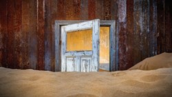 خوشبختی را در نیمۀ خالی لیوان بجویید