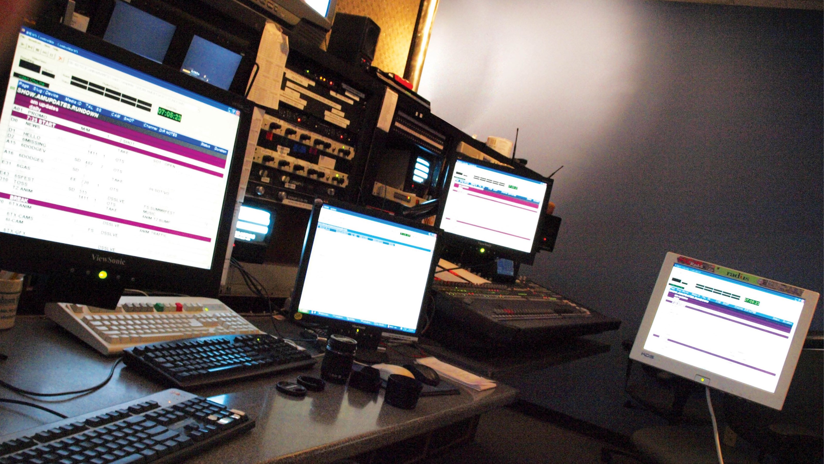 هیچ چـیز چشم نمـی‌شود