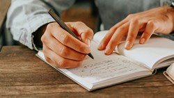 راوی داستان کیست