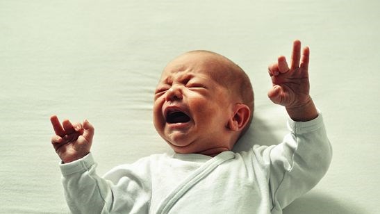 چرا کسی صادقانه نمی‌‌گوید مادرشدن چه حسی دارد؟