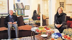 یک عمر جنگیده‌ام تا گلها بماند