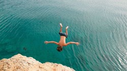 بزن بریم بترکونیم رفیق!