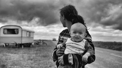 مادر: چهره‌ای برای تمام رنج‌های جهان