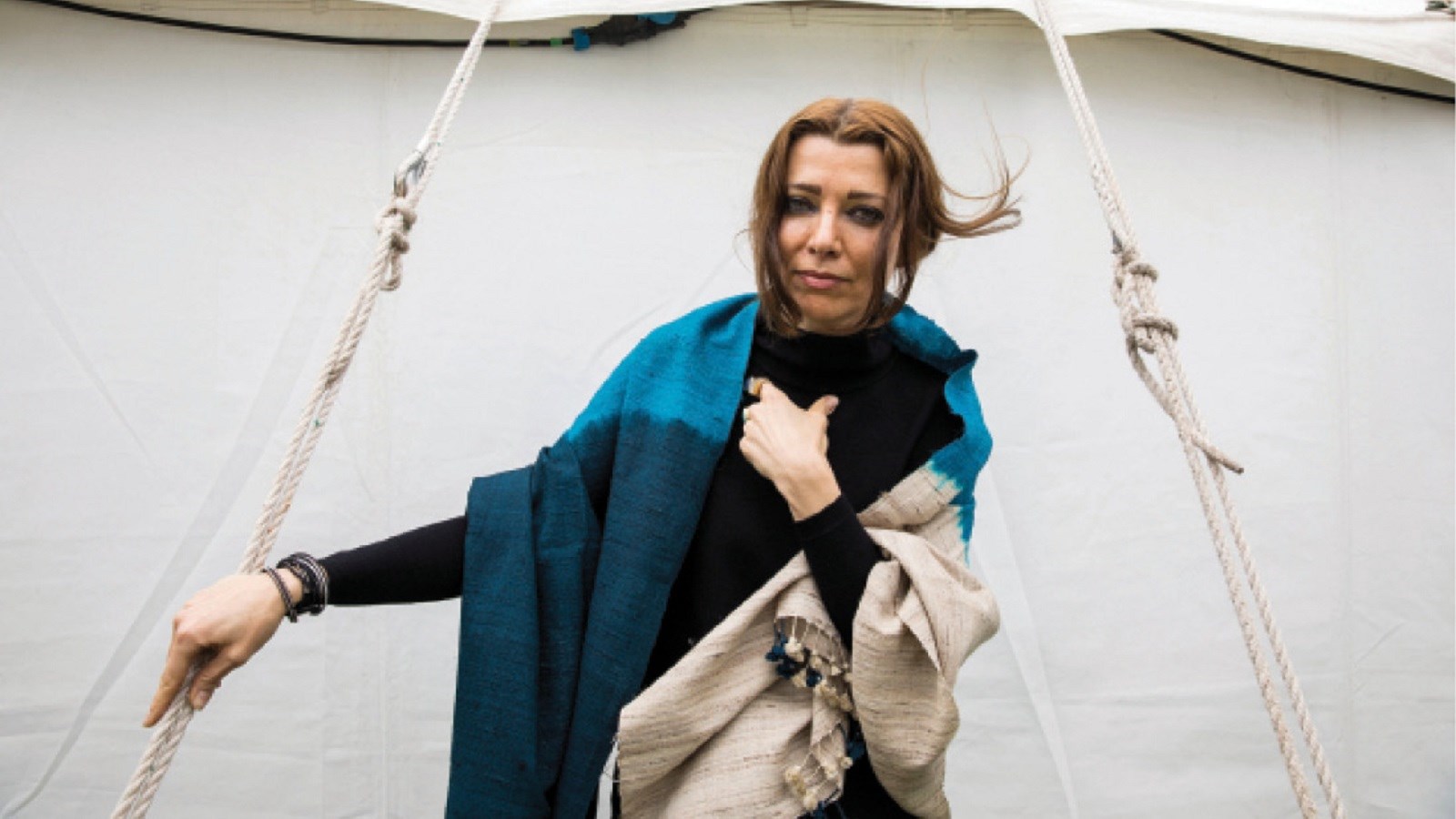 الیف شافاک از فایدۀ رمان در عصر خشم و وحشت می‌گوید