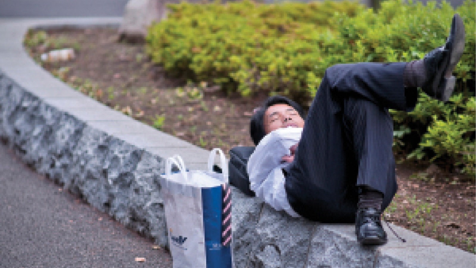 هنر ژاپنی سخت‌کوشی در خواب