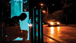 زندگی که به نیمه می‌رسد، پوچی زنگ خانه را می‌زند