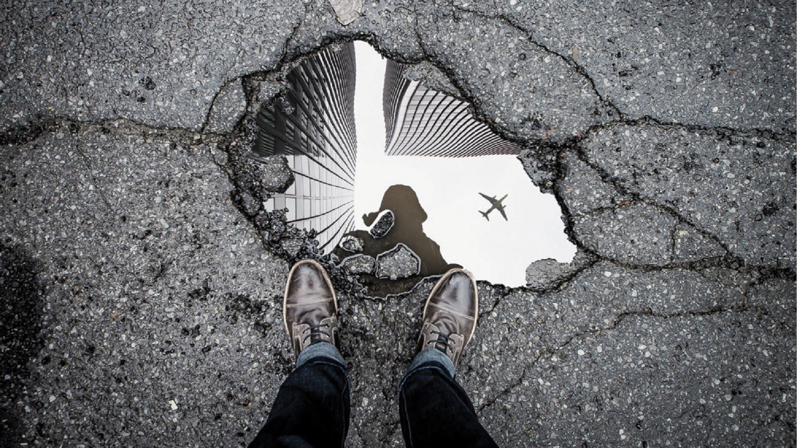 وقتی به آینه نگاه می‌کنیم، رو‌به‌روی مرگ نشسته‌ایم