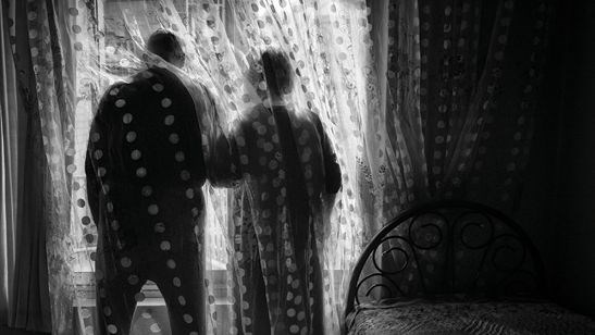 من کیستم، جز آنچه در حافظه‌ام دارم؟