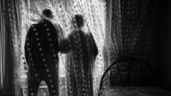 من کیستم، جز آنچه در حافظه‌ام دارم؟