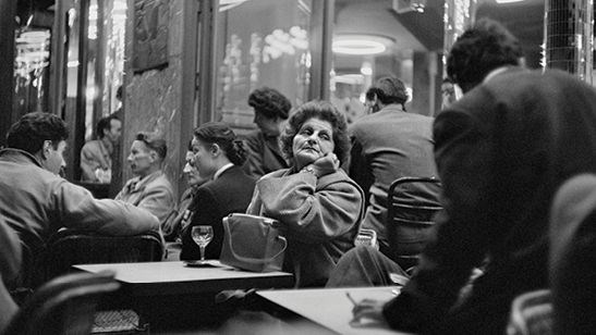 چرا گاهی در میان دوستانمان هم عمیقاً احساس تنهایی می‌کنیم؟