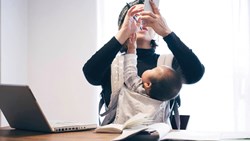 مادران شاغل و بچه‌های کوچک: داستانی پر از اشک و حسرت