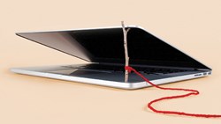 هرچه فقیرتر باشی، بیشتر به صفحۀگوشی‌ات نگاه می‌کنی