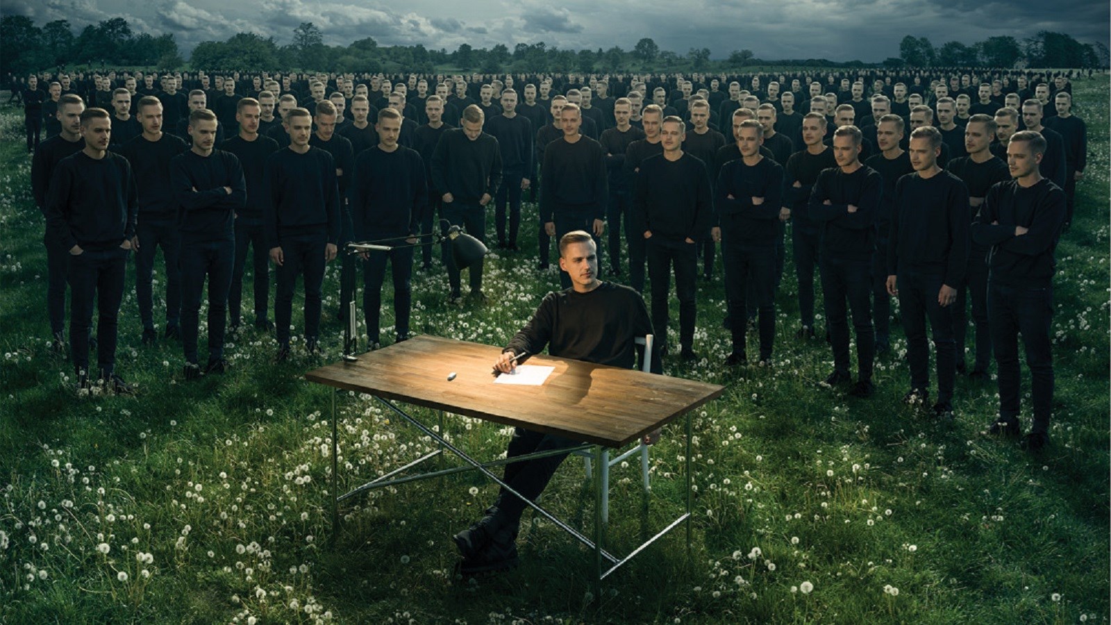 «من عزیز»: نامه‌های یک رمان‌نویس به خود آینده‌اش