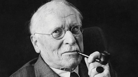 از معماری چه کاری برای فهم انسان ساخته است؟ از نظر یونگ، همه کار