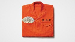 چطور می‌شود در جایی که پول‌داشتن جرم است تجارت کرد؟