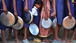 هرزه‌نگاری فقر: خیریه‌ها چگونه پیچیدگی مسئلۀ فقر را نادیده می‌گیرند؟