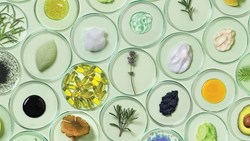 درمان‌های طبیعی شاید بهتر نباشند، پس چرا همچنان آن‌ها را ترجیح می‌دهیم؟