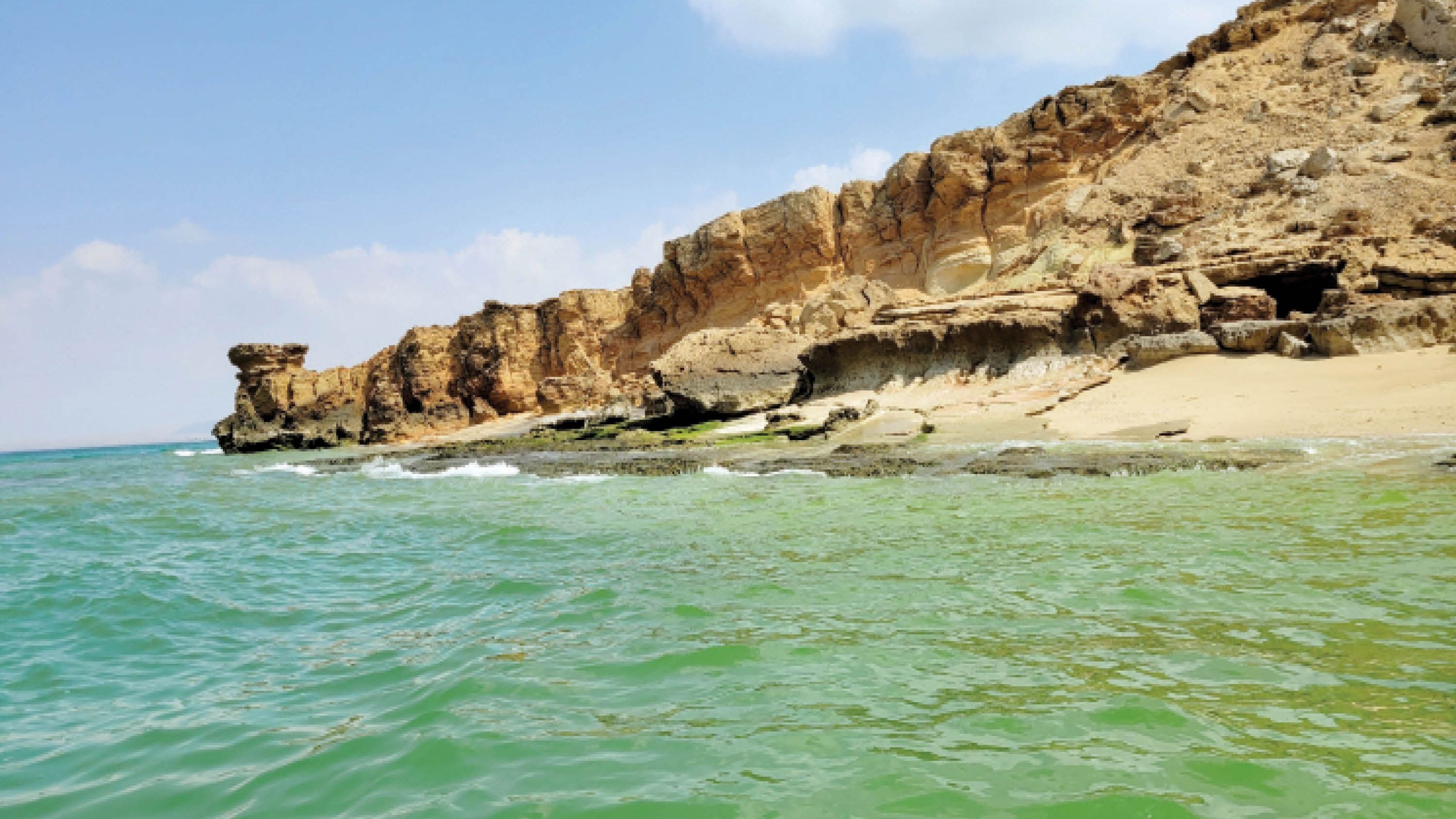 تولد ساحل از دل آب‌ها