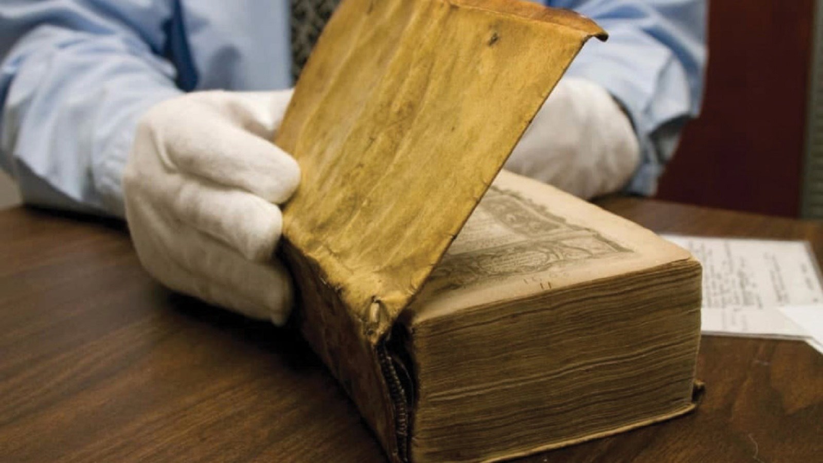 آیا جست‌وجو در کتاب‌های باستانی چیزی بیش از تفنن است؟