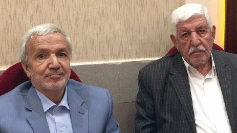 پشت سر حاج ماشاء‌الله نماز می‌خوانم