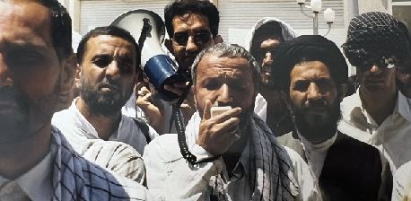 تصویر یک مرد در حال سخنرانی 