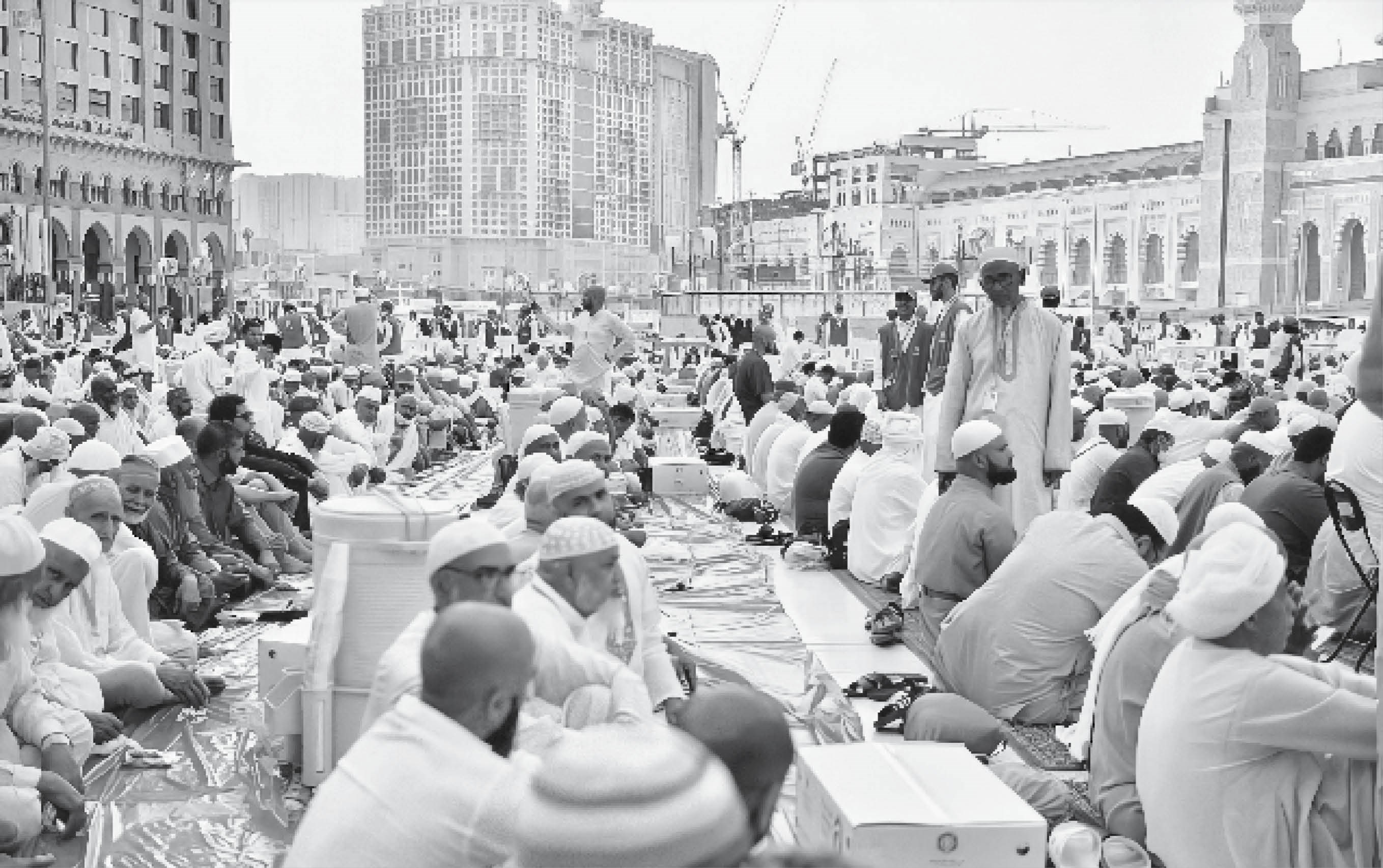 تصویر مردم نمازگزار