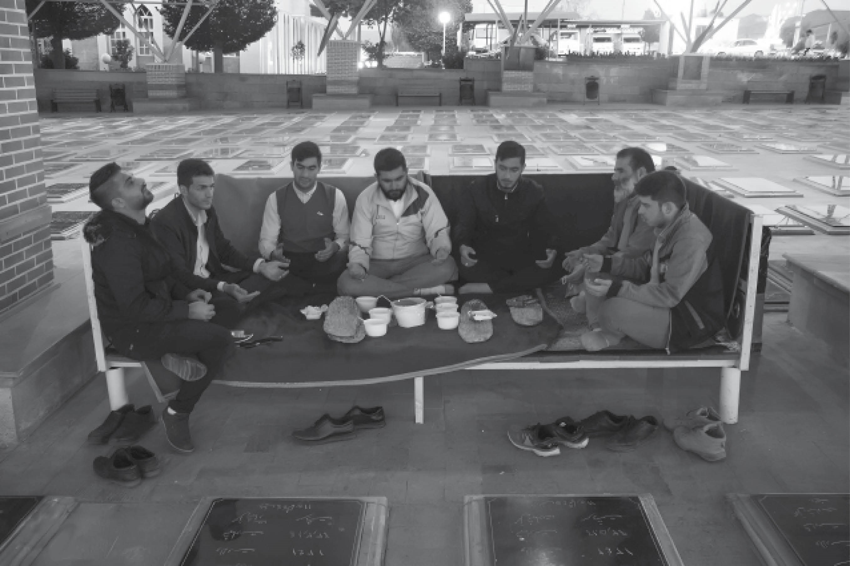 عکس جمعی در رستوران