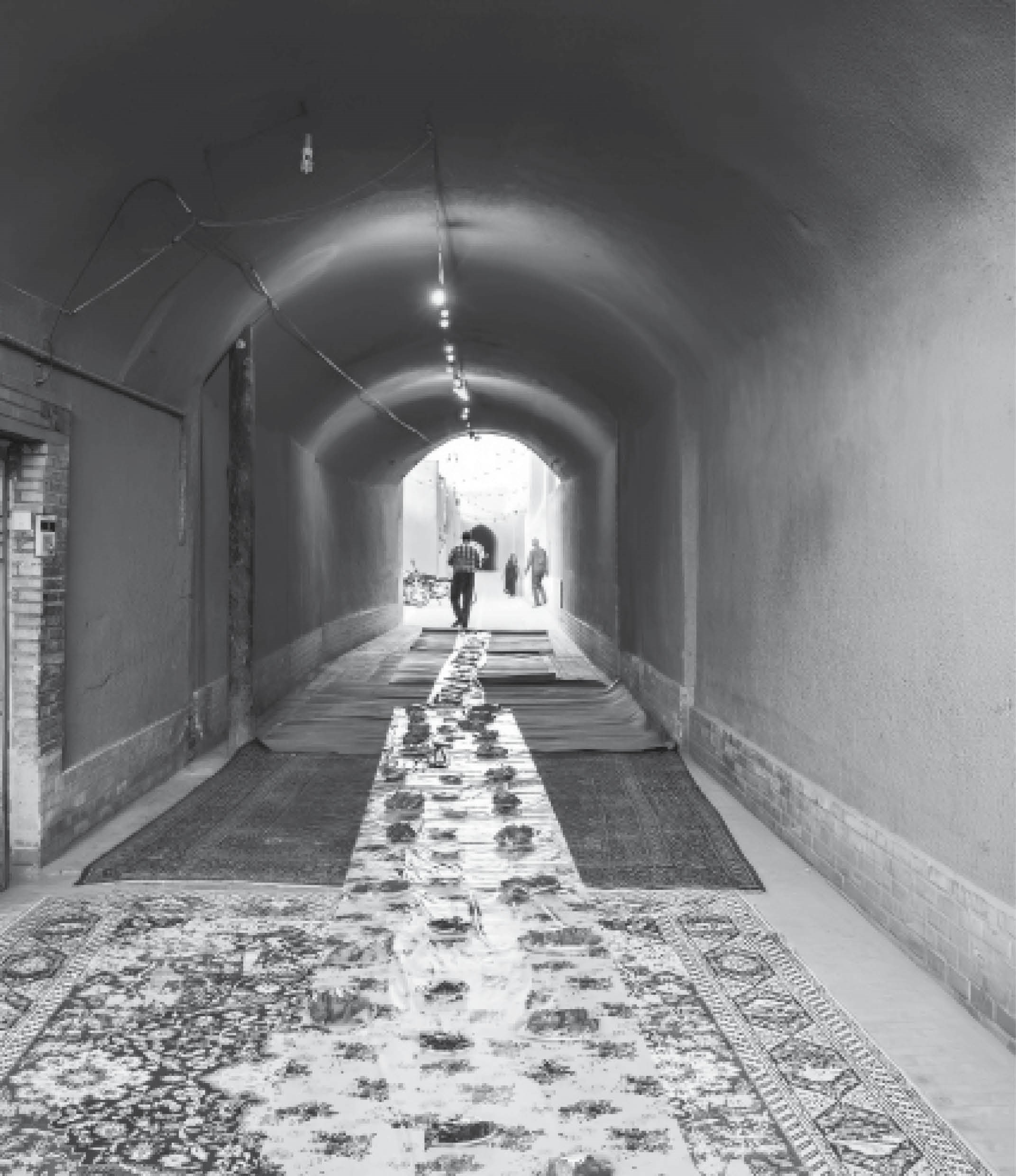 عکس یک مرد در کوچه