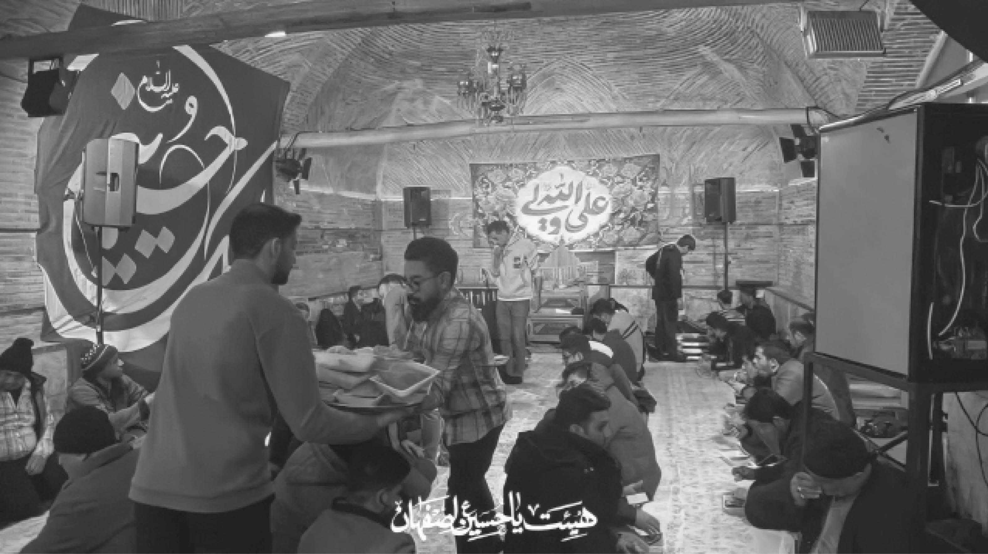 تصویر چند مرد در هیات