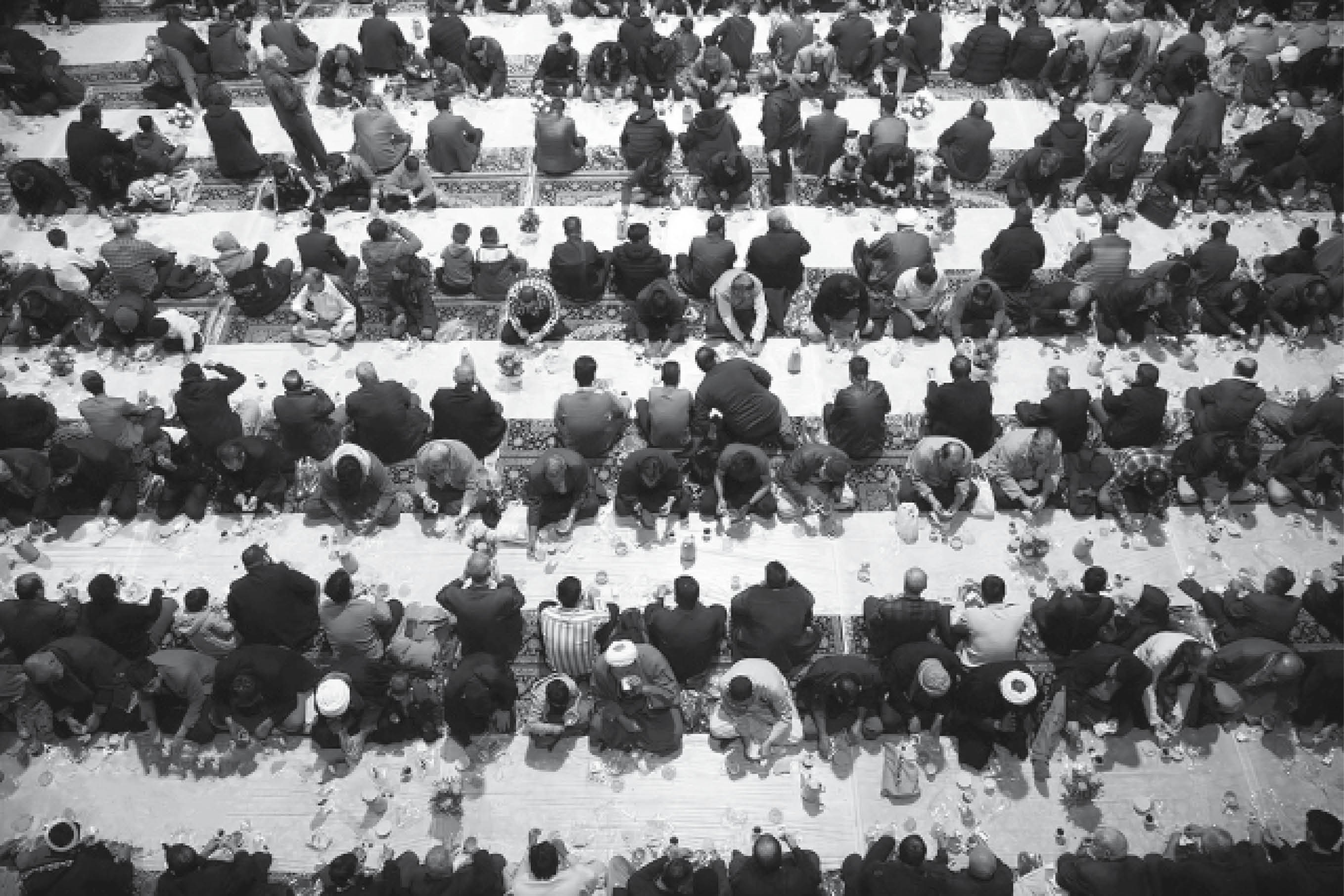 تصویر مردم در افطار