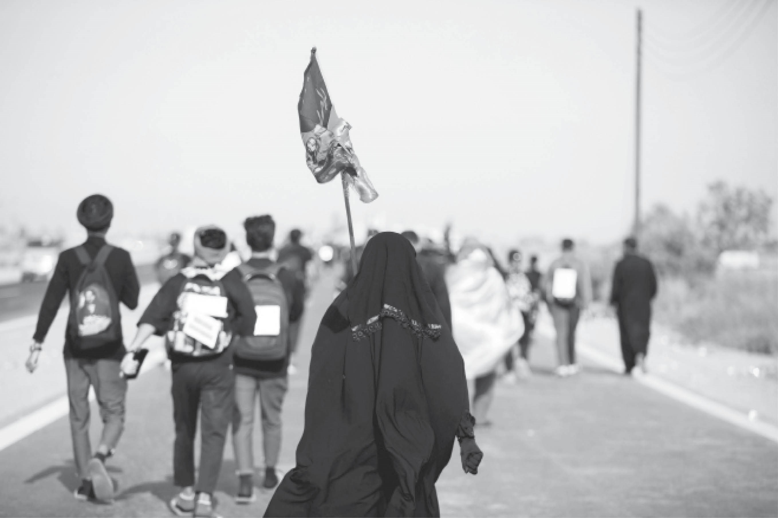 تصویر مردم در حال پیاده روی