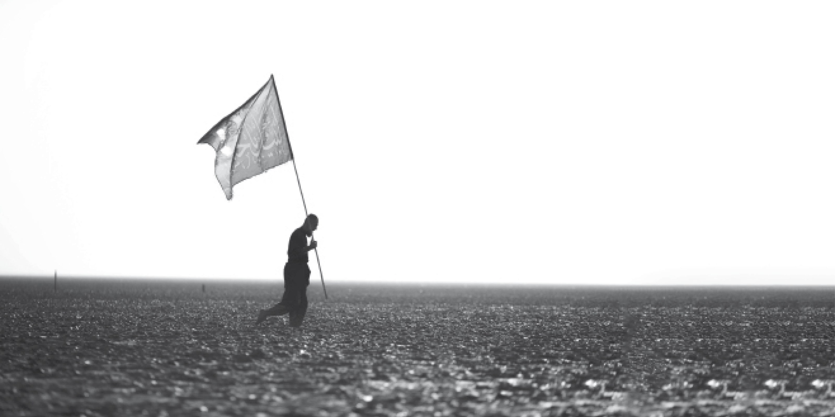 تصویر یک مرد با پرچم