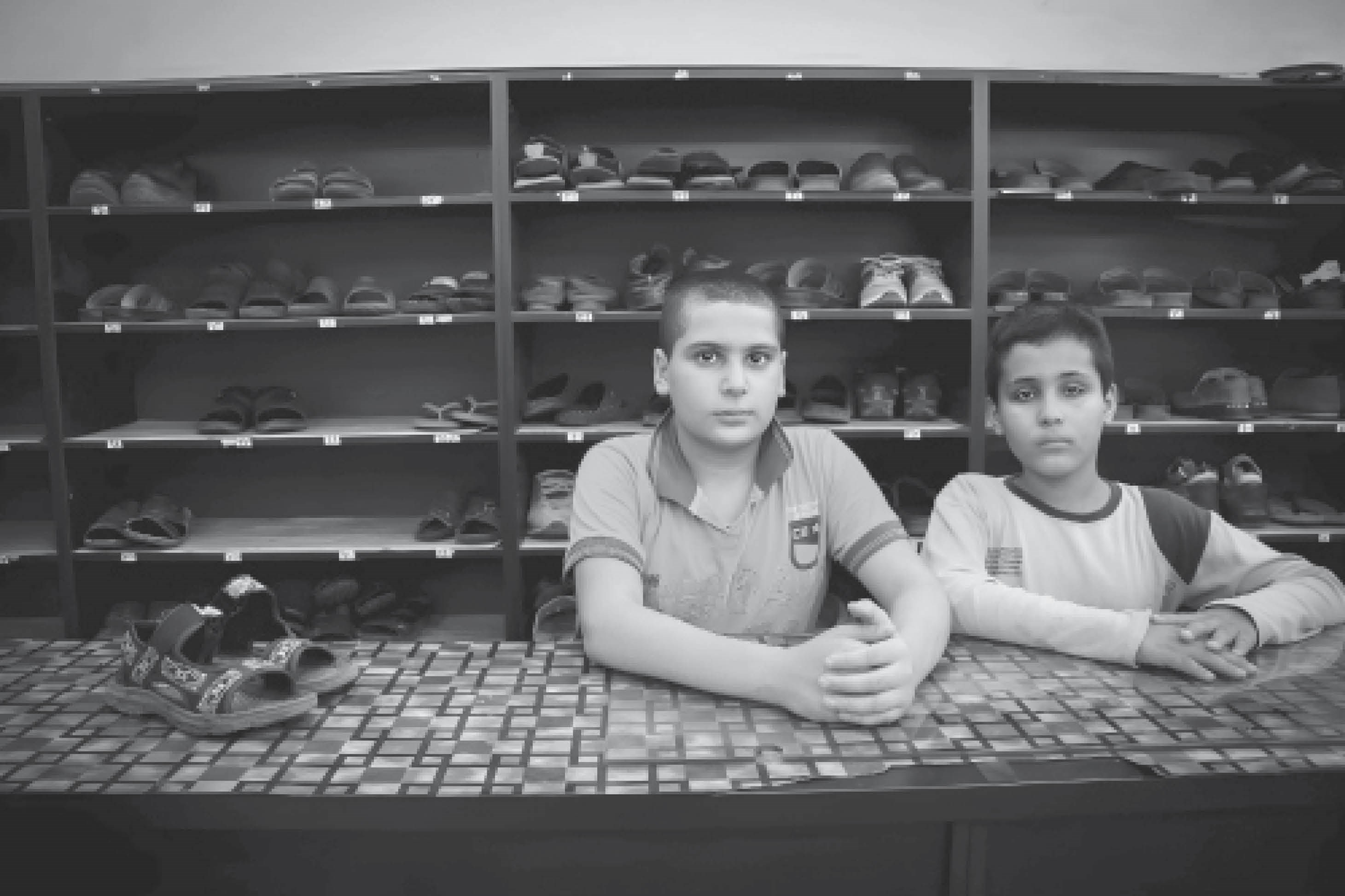 تصویر دو کودک