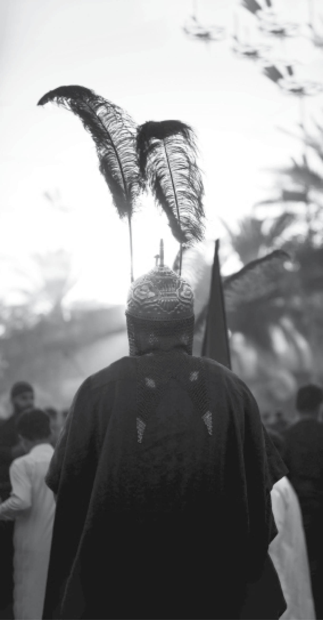 تصویر یک مرد با لباس نمایش 