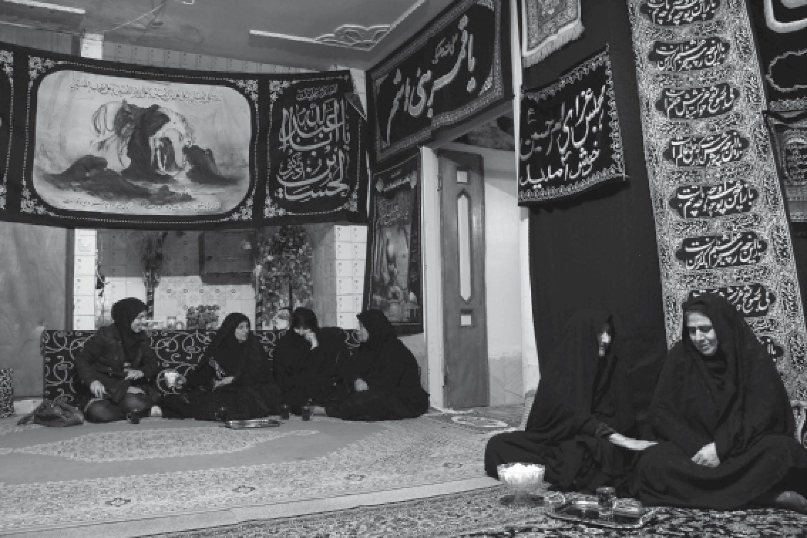 تصویر چند زن در مسجد 