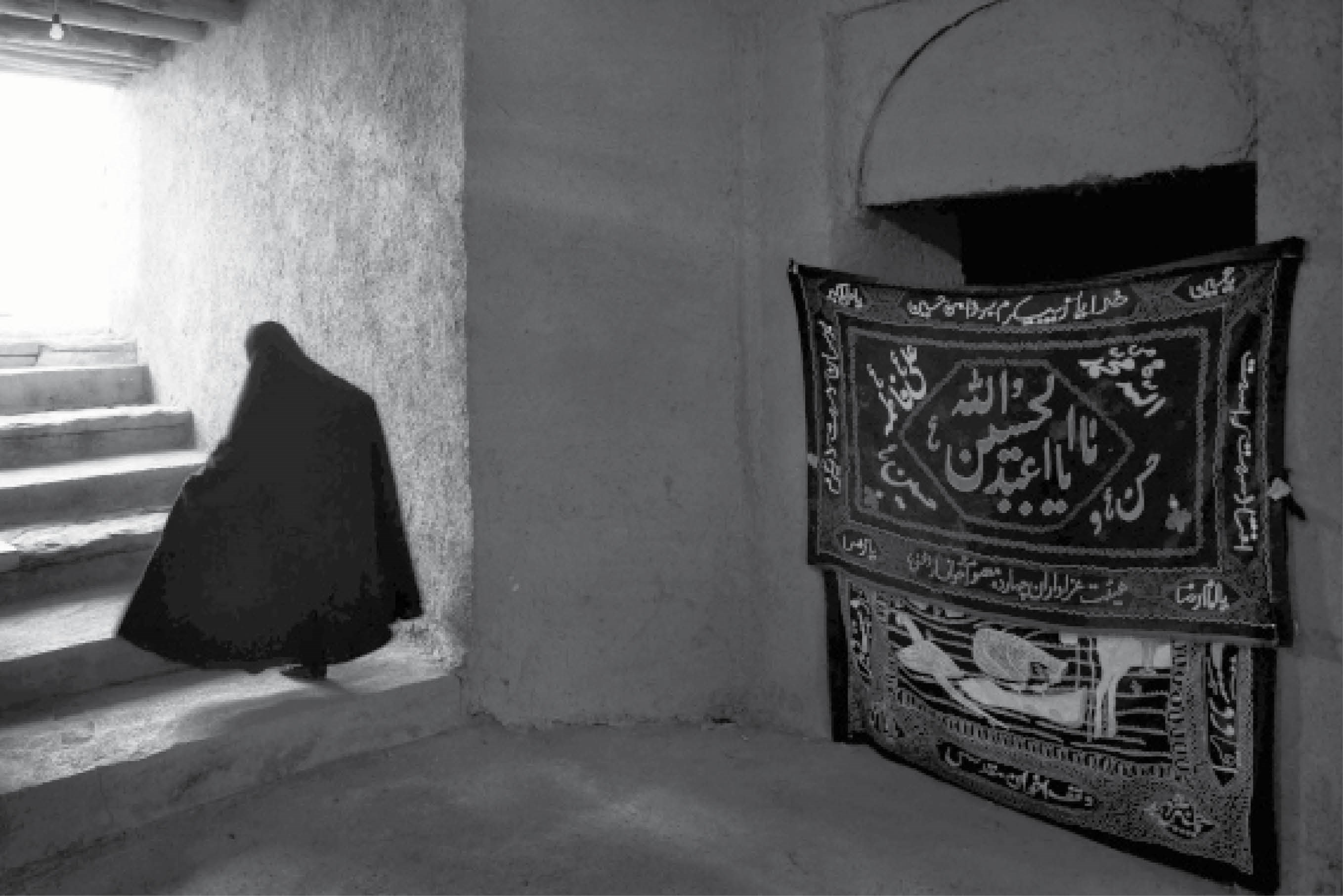 تصویر زنی در کوچه